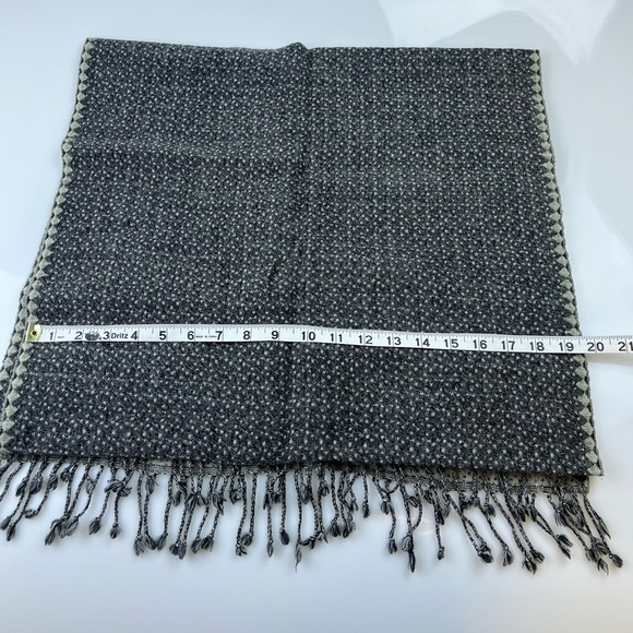 Sfera Warm Knit Shawl N245-36 - Picture 6 of 6